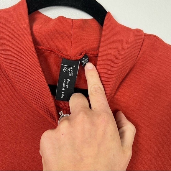 FOCUS Casual Life Mock Neck Long Sleeve Tee Sz L - Picture 2 of 6